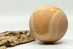 Kugel aus Kirsche