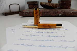 Rollerball aus Holz Taxus Eibe Maser